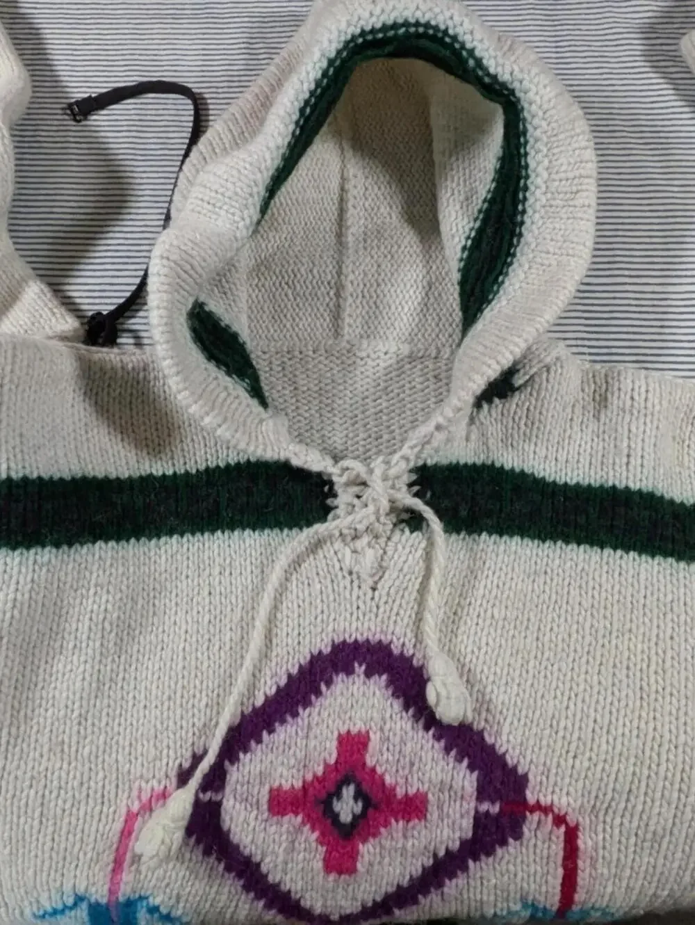 Vintage Medium Hand Knit Baja Pullover Cream Tribal Hoodie Kangaroo Pocket Knit